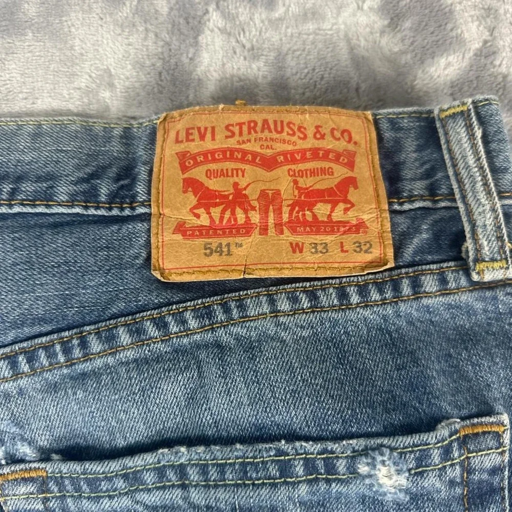 Levi blue‎ distressed straight leg jeans